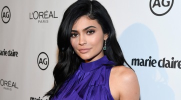 Smink nélkül mutatkozott Kylie Jenner