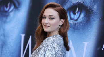 Sophie Turner bevallotta, hogy a nőkhöz is vonzódik