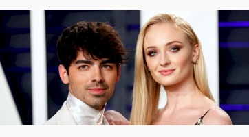 Sophie Turner végre elvitte sétálni a kislányát