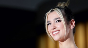Táncoktató videóval jelentkezett Dua Lipa