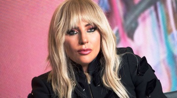 Tanítani kellene, ahogy Lady Gaga pózol a kamerának