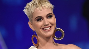 Te jó ég: Katy Perry olyan, mint a békák!