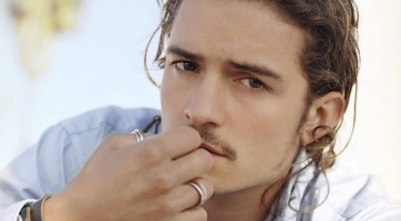 Te láttad már Orlando Bloom meztelen felsőtestét?