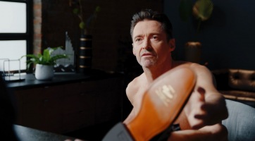 Teljesen meztelen reklámot vállalt be Hugh Jackman