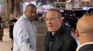 Tom Hanks rajongóival ordibált