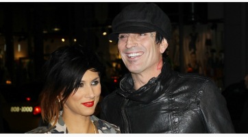 Tommy Lee eljegyezte Sofia Toufa-t