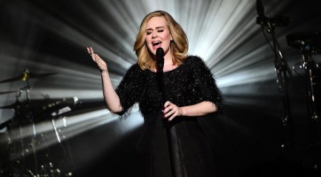 Twerkelni próbált a színpadon Adele!