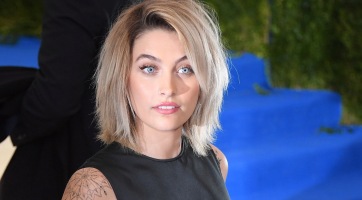 Újabb merész fotót kaptunk Paris Jackson-ról