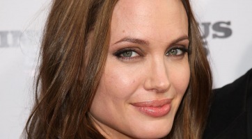 Uralkodónő lesz következő filmjében Angelina Jolie