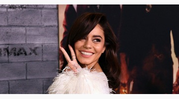 Vanessa Hudgens így festett a párizsi divathéten