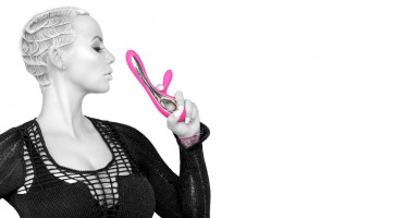 Vibrátorral pózol Amber Rose