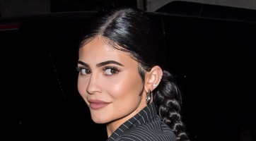 Virágos rét lett Kylie Jenner otthonából