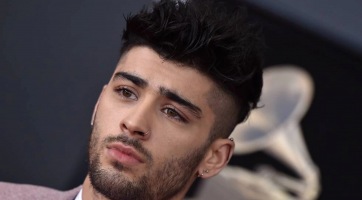 Zayn Malik rózsaszín hajra váltott