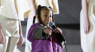 A párizsi divathét egyik sztárja North West lett