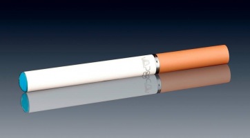 Az e-cigaretta megnöveli a drogozás kockázatát?
