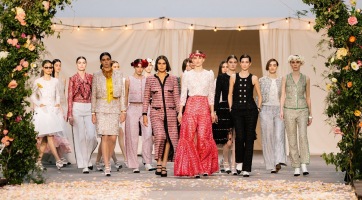 A Chanel bemutatta a tavaszi-nyári haute couture kollekcióját
