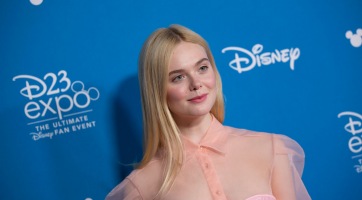Elle Fanning vattacukornak öltözött