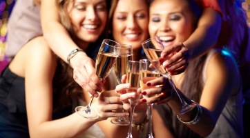 Fiatalon tart a rendszeres alkoholfogyasztás