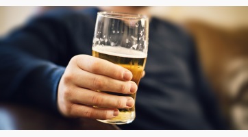 Többet eszünk, ha alkoholt iszunk