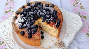 Áfonyás ricotta torta