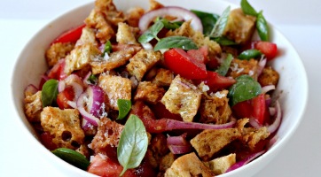 Avokádós panzanella