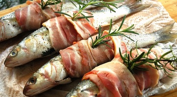 Baconbe tekert pisztráng