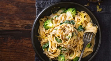 Brokkolis carbonara (vegetáriánus)