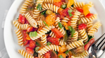 Bruschetta tésztasaláta