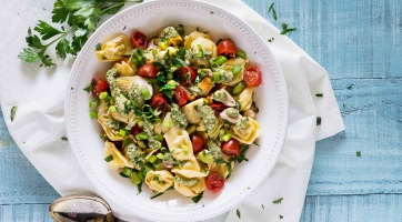 Egyszerű tortellini tésztasaláta