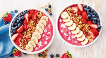 Erdei gyümölcsös smoothie bowl
