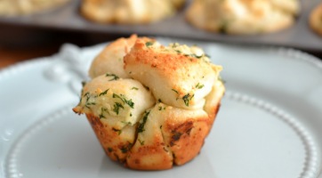 Fokhagymás-parmezános kenyérfalatkák