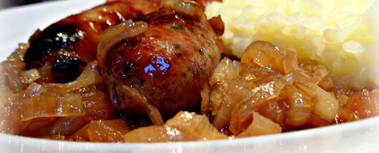 Grillkolbász hagymás szósszal