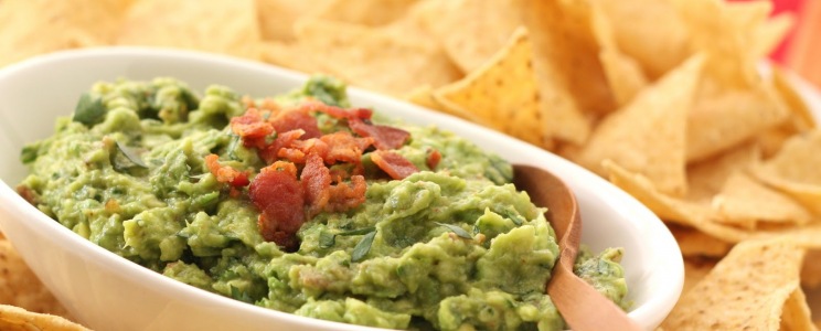 Guacamole tortilla chips-szel