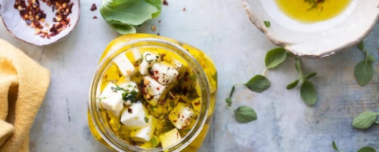 Marinált feta sajt