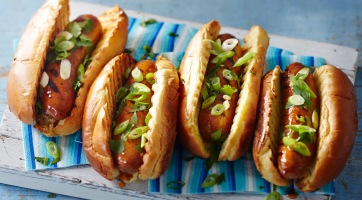 Nyári grillezett hot-dog