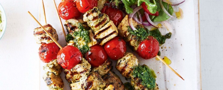 Pestós grillnyársak