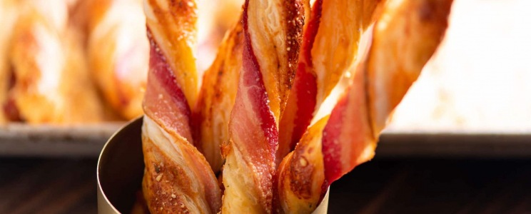 Sajtos-baconös csavart rúd