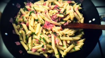 Sonkás-petrezselymes penne