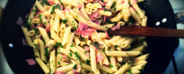 Sonkás-petrezselymes penne