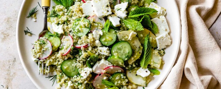 Uborkás quinoa saláta