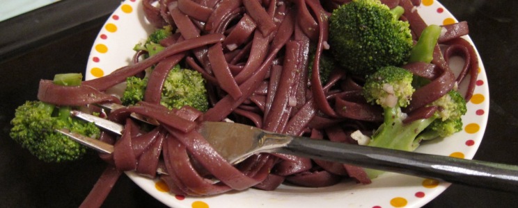 Vörösboros spagetti brokkolival