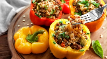 Zöldséges quinoával töltött paprika