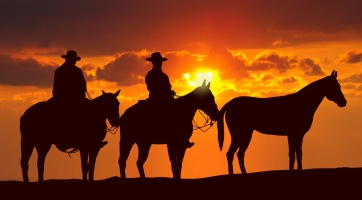 A mai cowboyok már rendőrautón lovagolva lasszóznak