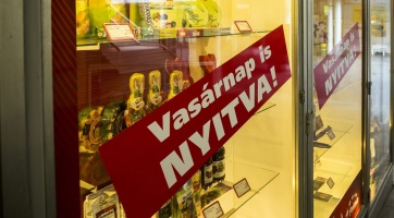 Bréking! A kormány eltörli a vasárnapi zárva tartást!