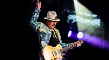 Carlos Santana Budapesten koncertezik