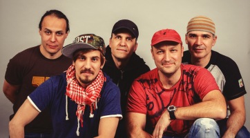 Családi kompkoncert az Alma együttessel
