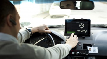 Egy nemzetközi taxisvállalat váltja Pesten az UBER-t