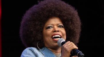 Elhunyt Joyce Sims énekesnő, dalszerző