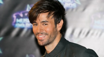 Enrique Iglesias elhozta a nyár legforróbb slágerét!