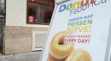 Frissen sütött fánkok a belváros szívében